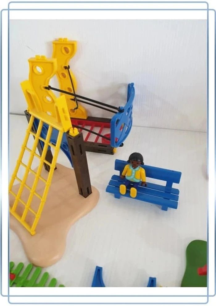 Aire de jeux Playmobil, bon état mais un morceau est cassé - photo numéro 7