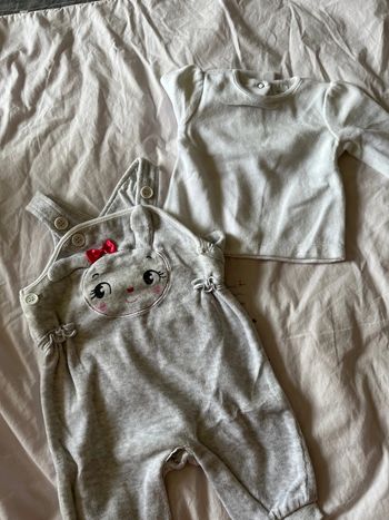 Salopette et t-shirt