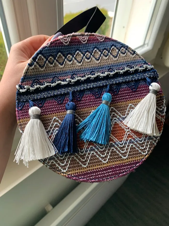 Petit sac rond brodé bohème