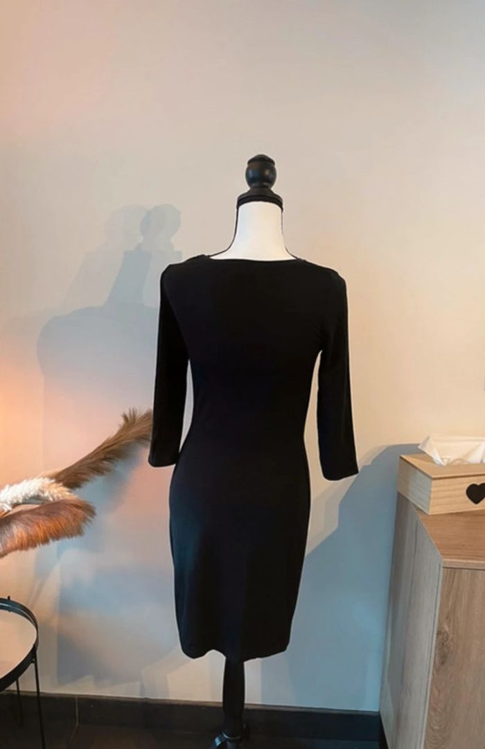Robe noire moulante - photo numéro 3