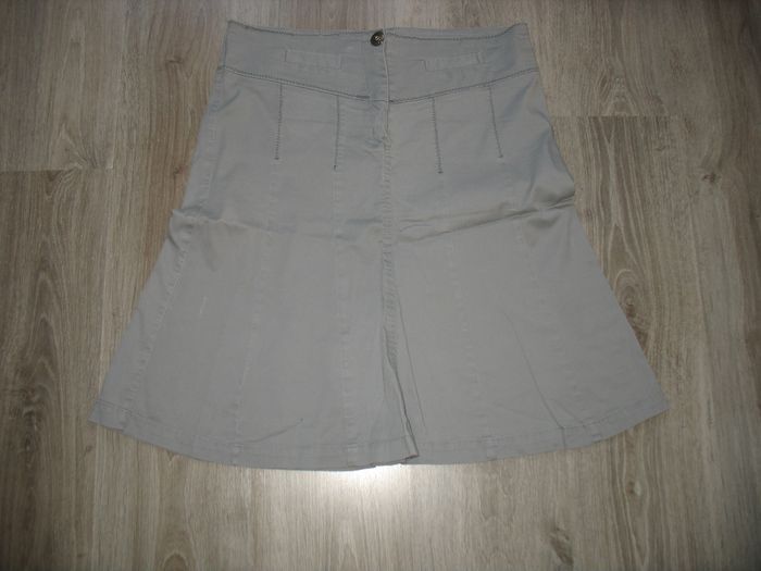 JUPE MI LONGUE GRISE "U-COLLECTION" - TAILLE 40 - n°04 - photo numéro 2