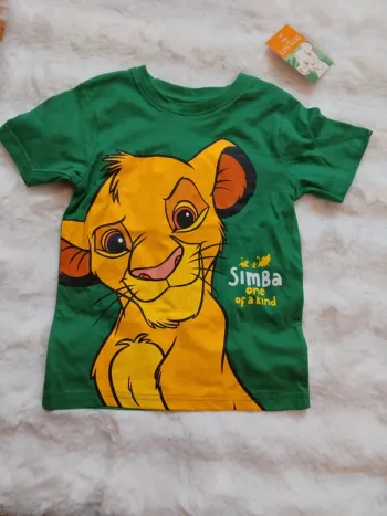 Tee-shirt Le roi lion vert, Disney, taille 5 ans,neuf avec étiquettes