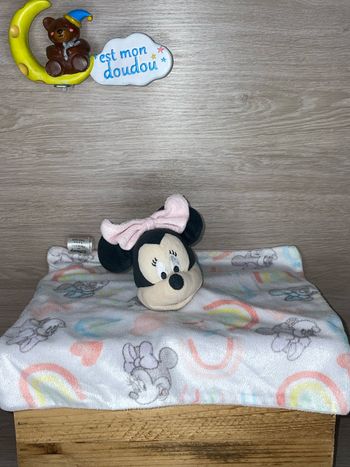DY282 doudou Minnie Disney