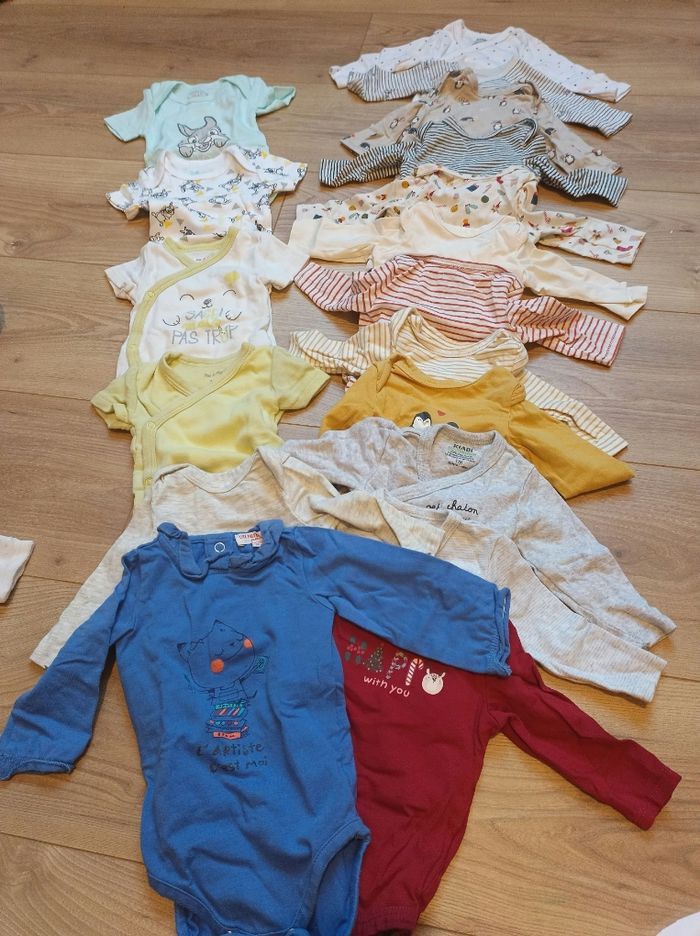 Lot vêtements garçon 1 mois - photo numéro 2