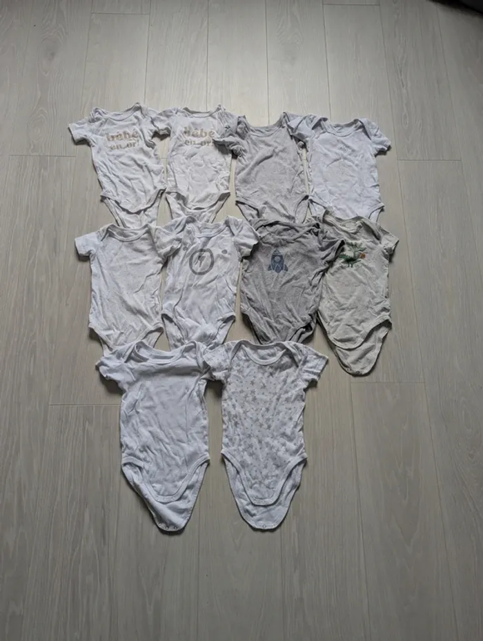 Lot 10 bodies manches courtes 23mois / 2ans - photo numéro 2