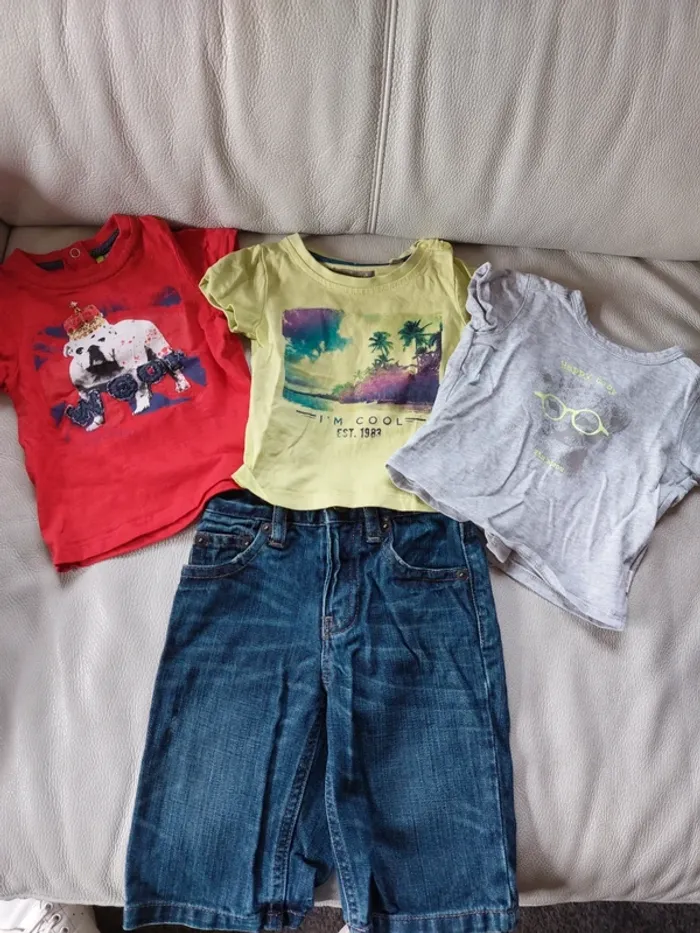 Lot de 4 articles vêtements 6 mois