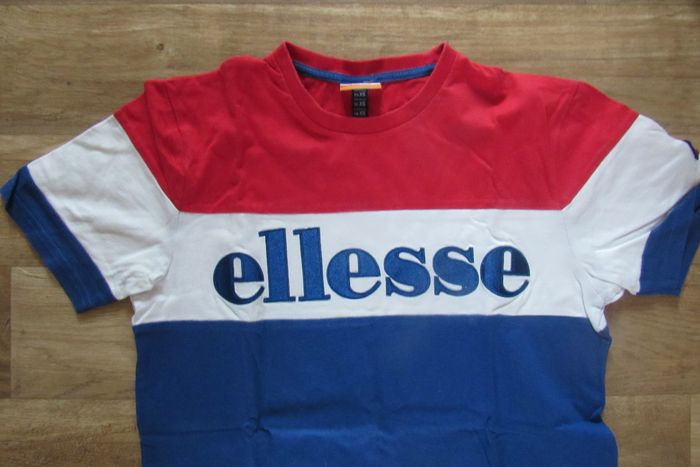 TEE SHIRT MC BLEU BLANC ROUGE "ELLESSE" - TAILLE XS - n°15 - photo numéro 2