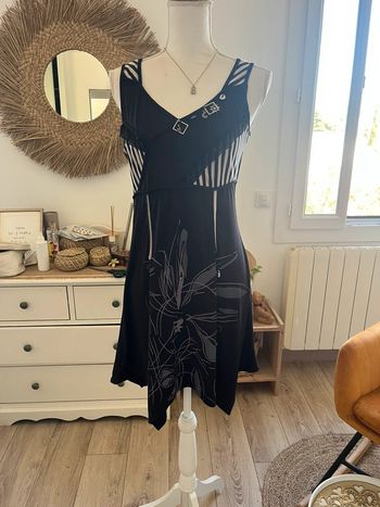 Robe d’été plage coupe trapèze sans manches taille unique jusqu’au 40