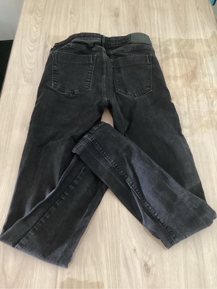 Pantalon à trou - photo numéro 2
