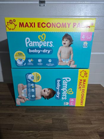 Lot 3 cartons Pampers couches taille 4 9-14 kg 108x2=216 couches