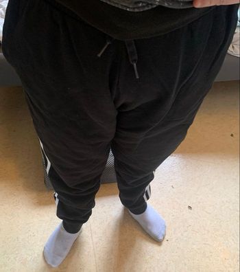 Bas de jogging Adidas noir – 3 bandes blanches – Très bon état
