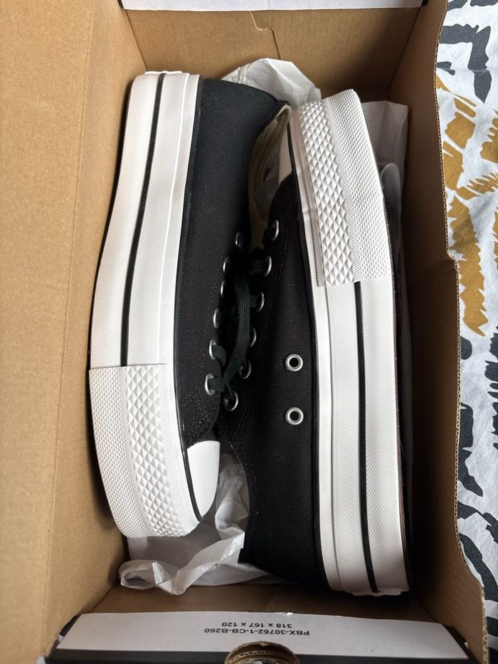Converse basses noires et blanches – Taille 38