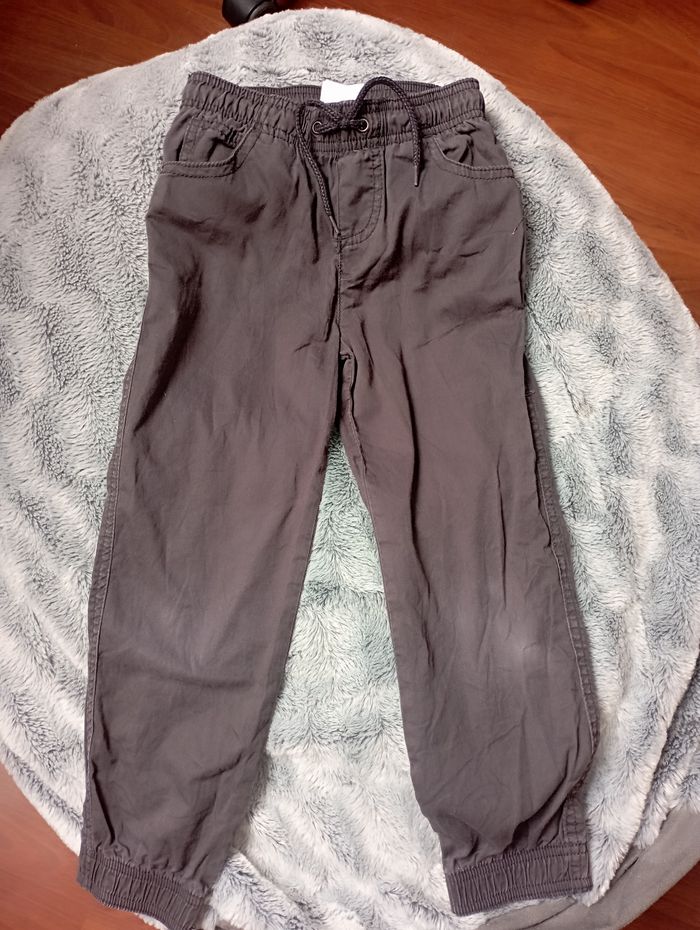 Pantalon gris 6 ans 2€