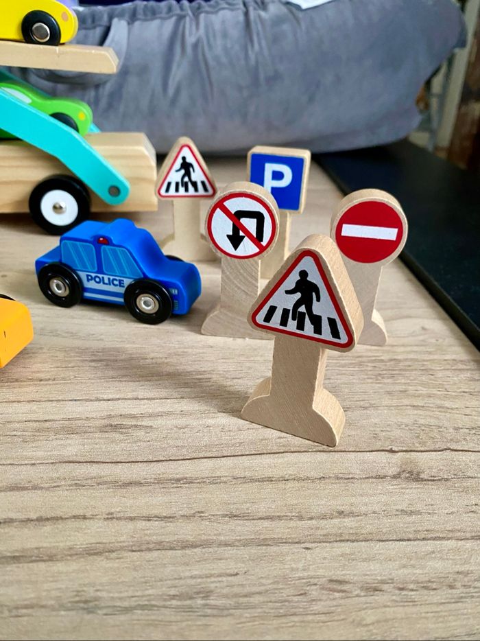 Lot de petites voitures en bois - photo numéro 2