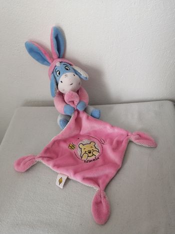 peluche bourriquet déguisé en lapin