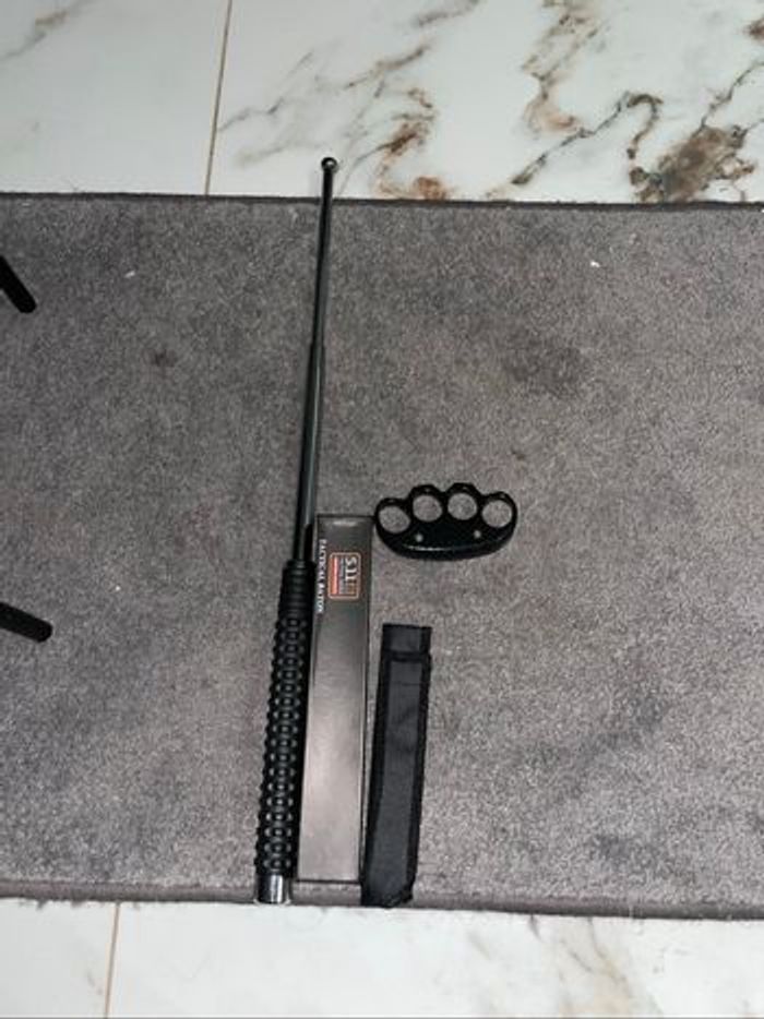 Lot lampe torche multifonctions et bâton de randonnée télescopique