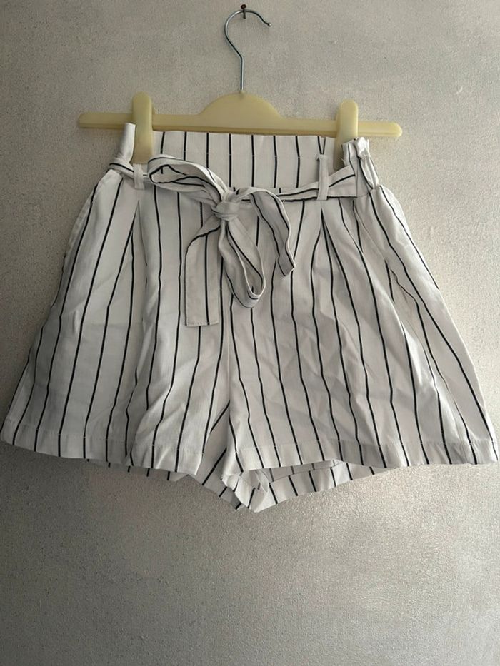 Short à rayures Bershka Taille S