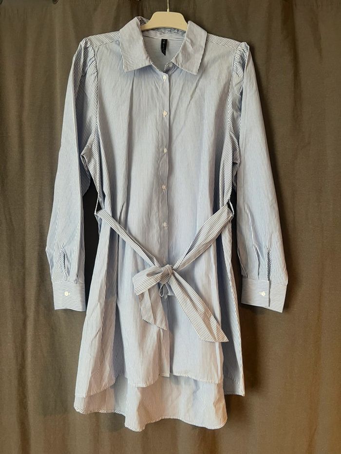 Robe chemise avec ceinture