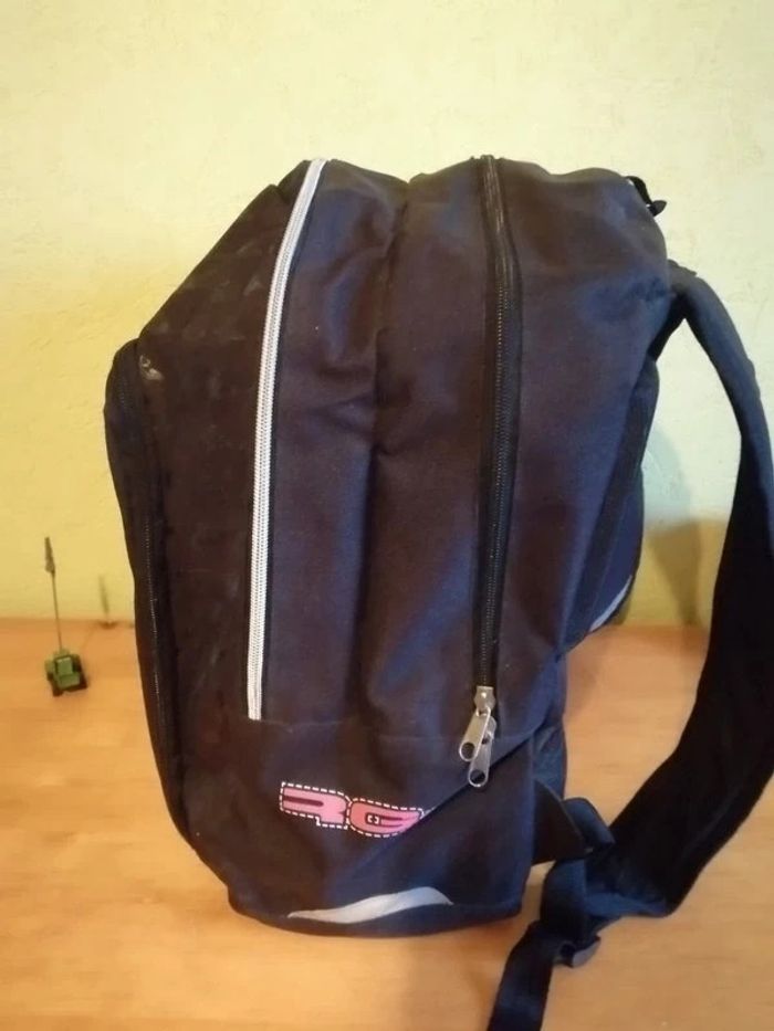 Cartable noir avec des ailes d'ange - photo numéro 3