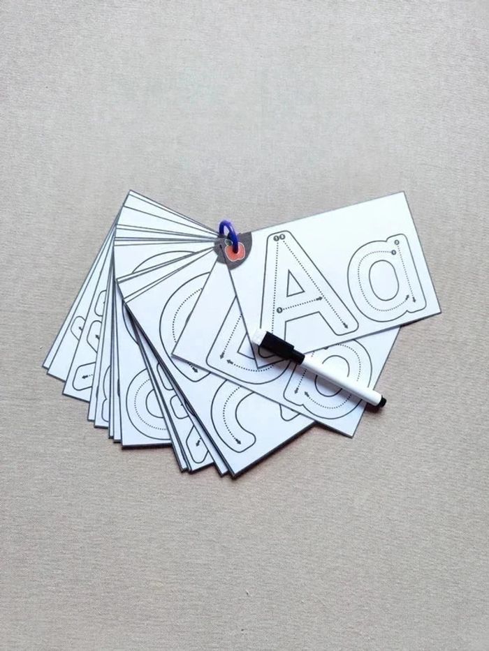 26 Grandes cartes pour apprendre à tracer les lettres Montessori Très bon état