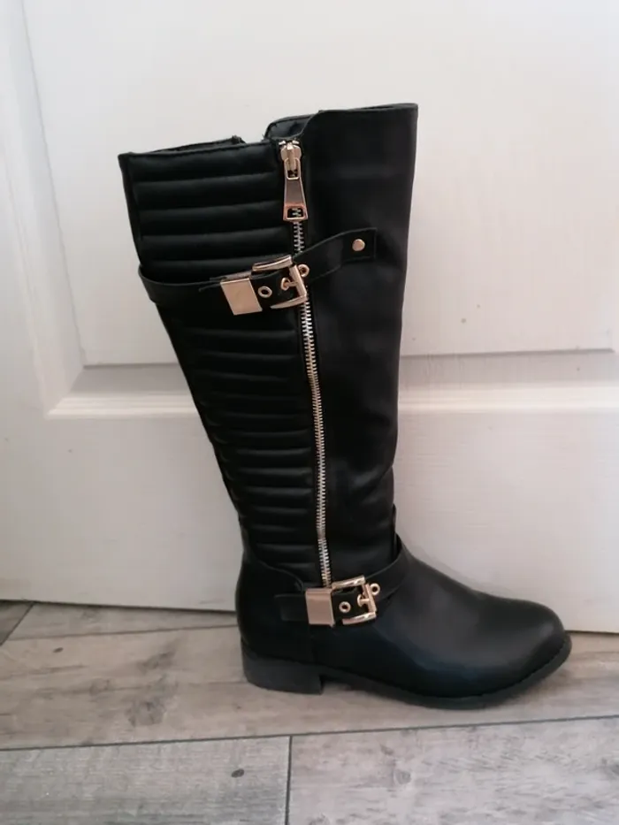 Bottes noires - photo numéro 2