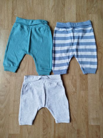 Lot 3 pantalon taille 3/6 mois 