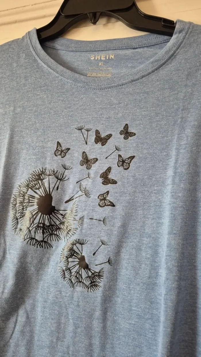Tee-shirt bleu papillons - photo numéro 3