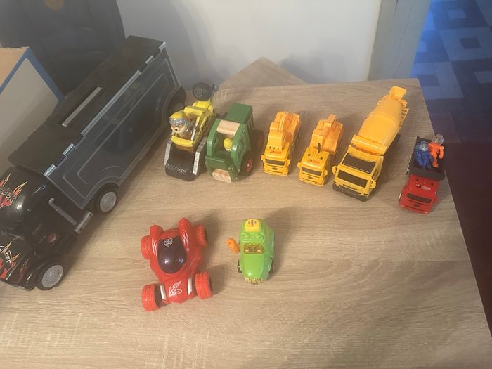 Lot voiture + voiture télécommandé - photo numéro 2