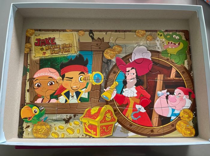 Puzzles Nathan fond de mer et Clementoni  de Disney Pirates et Princesses Très bon état - photo numéro 5