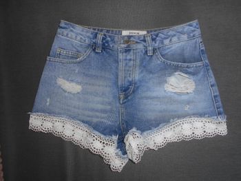 Short (Miss Selfridge Petites), taille 36 à 0,50 EURO