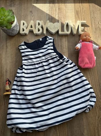 - Robe  (F)  - 23 mois - Très Bon état