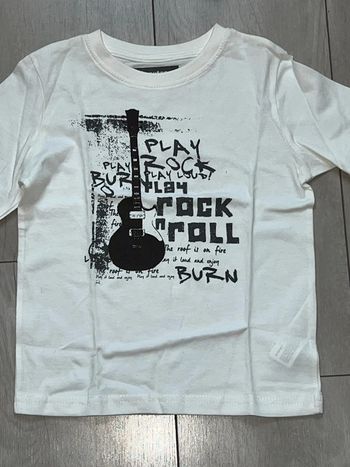 T-shirt longues manches NEUF 4 ans