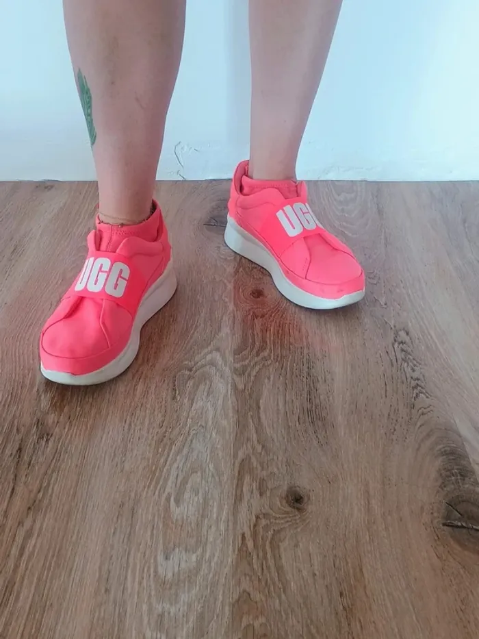 basket UGG rose T39 - photo numéro 3
