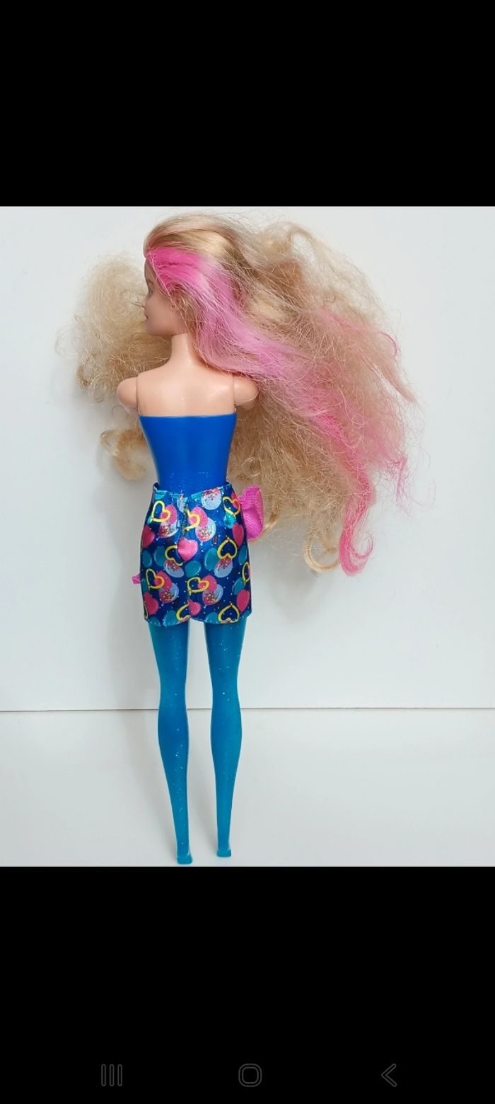 Poupée mattel barbie Color Reveal série 7 fête bleu et ballon gtl82
Poupée et ensemble compris - photo numéro 4