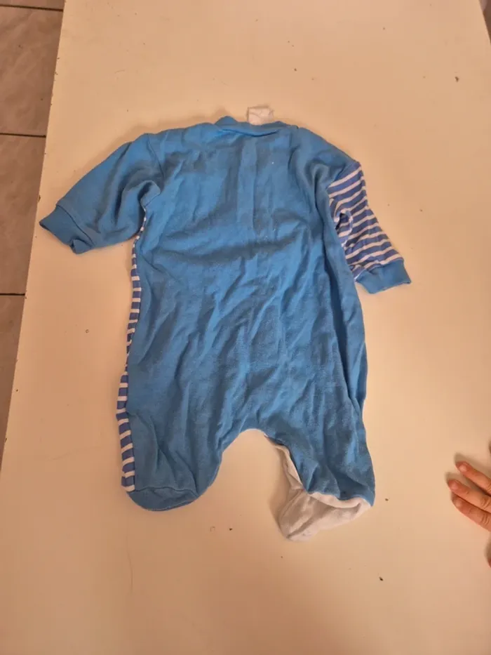 Pyjamas 1 mois - photo numéro 2
