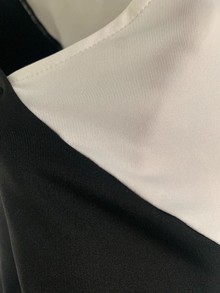 Joli haut à manches longues taille s 36 asymétrique noir et blanc - photo numéro 5