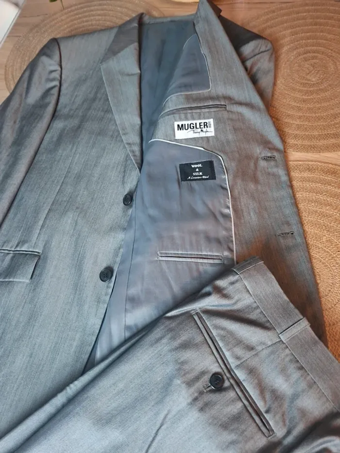 Costume Homme Thierry Mugler – 2 pièces (Veste 48 / Pantalon 44) - photo numéro 3