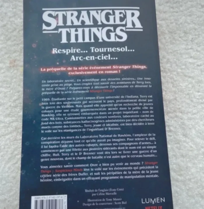 Stranger Things – Suspicious Minds ISBN : 9782371021976 - photo numéro 3
