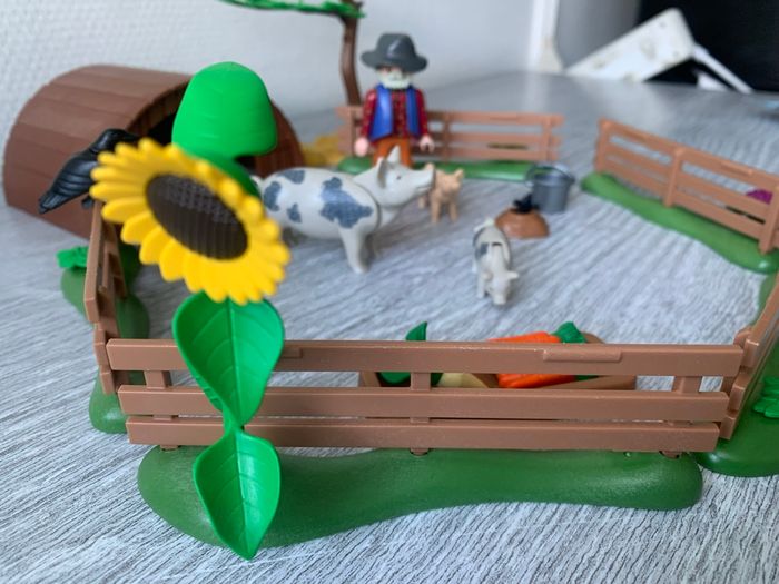 Enclos et éleveur de cochons Playmobil 5122 - photo numéro 6