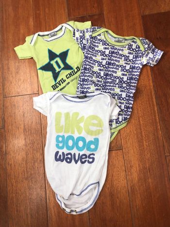 Lot de 3 bodies 6M