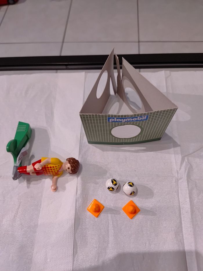 Joueur de foot et but. Playmobil n°70157 - photo numéro 2