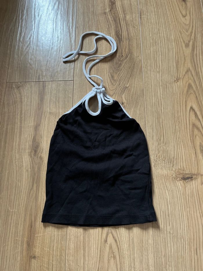 top dos nu avec détail fleur