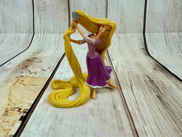 Figurine princesse Disney Bullyland Raiponce - photo numéro 2