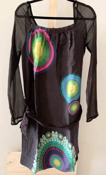 👗 Robe Desigual noire à motifs colorés – Taille 38 – Originale & stylée