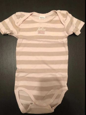 Body Absorba  trop  mignon  taille 18  mois  en  très  bon  état