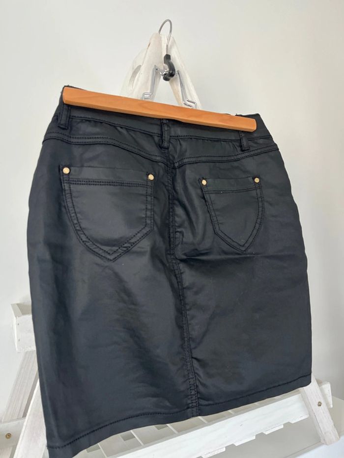 Jupe courte jean similicuir noire effet ciré - photo numéro 4