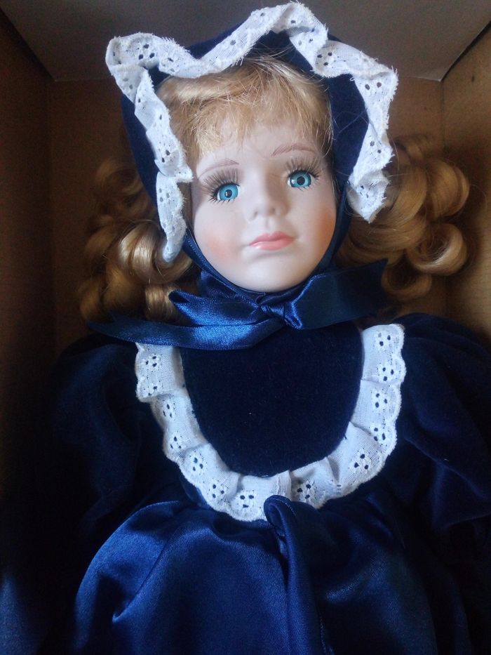 Ancienne poupée articulée en porcelaine - photo numéro 2