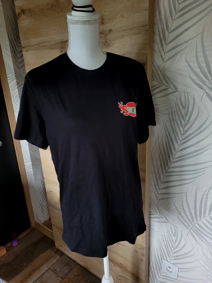 Tee shirt burger king taille M naruto