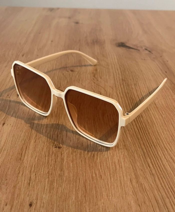 Lunettes de soleil femmes vintages neuves