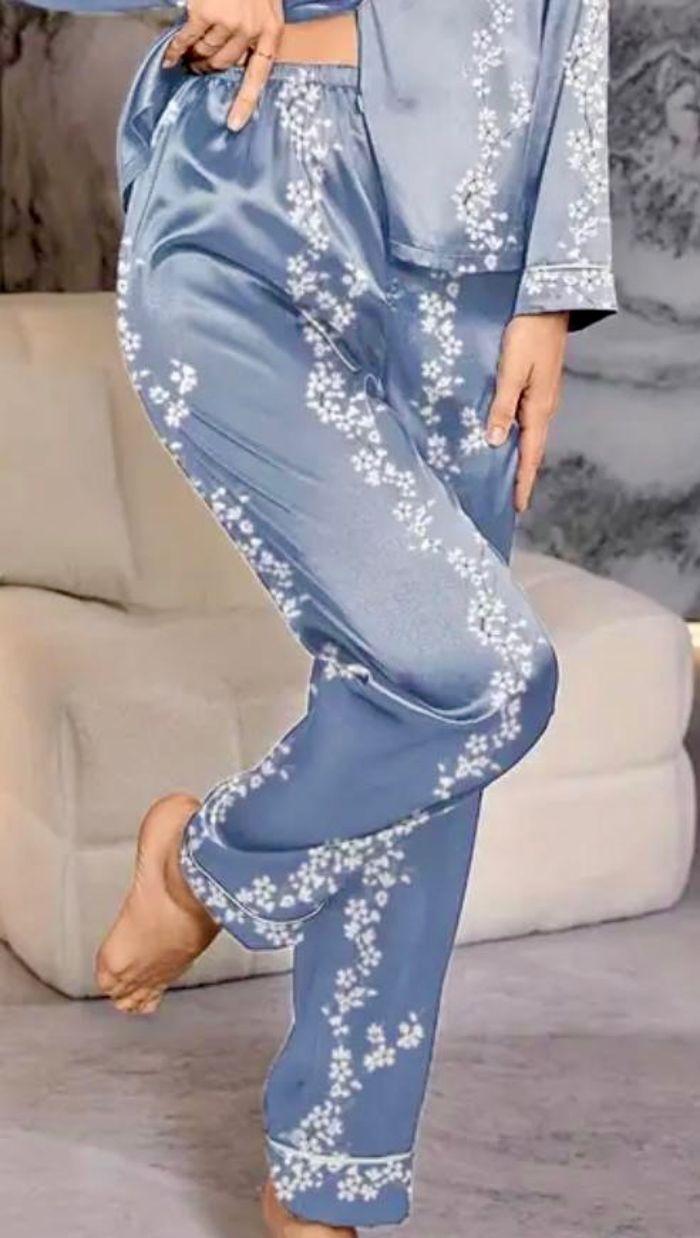 * Pyjama femme bleu en satin imprimé fleur 🌷 blanche haut manche longue et pantalon cintré élastique - photo numéro 5